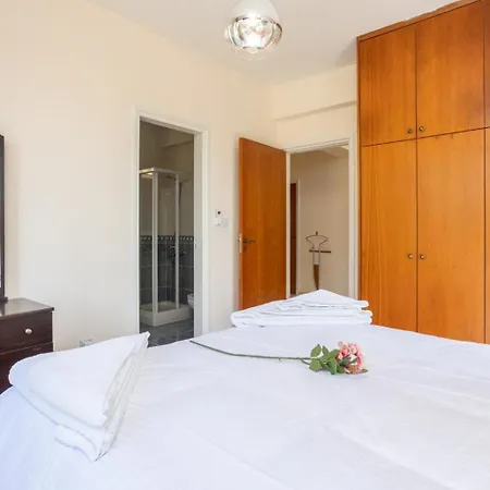 Iliana Villa *
