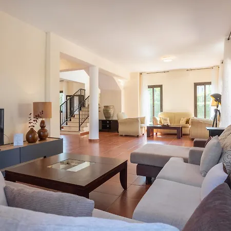 Iliana Villa