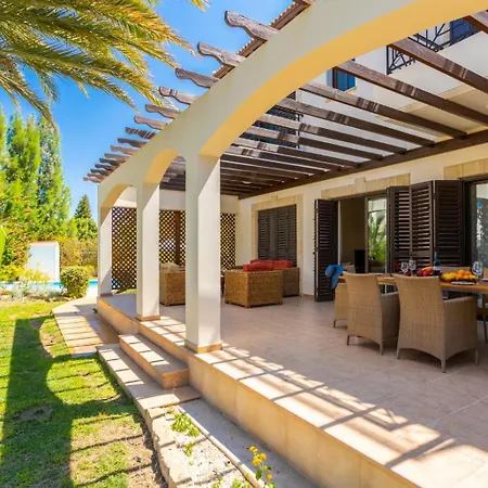 Iliana Villa *
